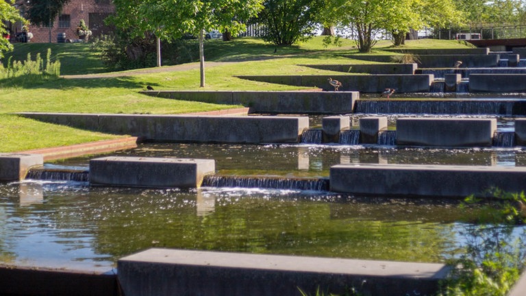 Wassertreppe im Neckaruferpark in Heilbronn.