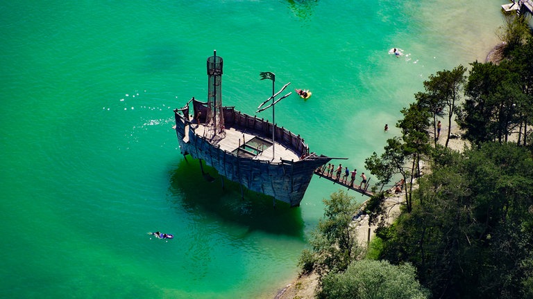 Piratenschiff im Naturerlebnispark Schlosssee in Salem.