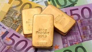 Geldanlage in echtem Gold als Goldbarren und Goldmünzen.