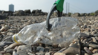 Im Rhein fließt laut einer Studie offenbar noch deutlich mehr Müll als bisher gedacht.
