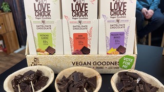 Schokolade aus "rohen" Kakaobohnen auf der Biofach: Der Anteil von Lebensmitteln in Bioqualität im Handel wächst stetig. 
