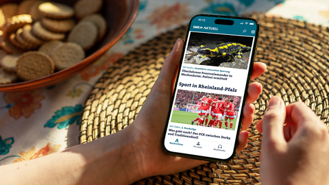 Die SWR Aktuell-App auf einem Smartphone