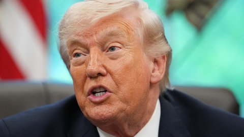 US-Präsident Donald Trump trifft die Artemis-II-Astronauten im Oval Office des Weißen Hauses.