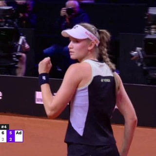 Jelena Rybakina ballt die Faust nach ihrem Sieg in Stuttgart