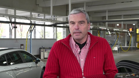 Thomas Wald bezeichnet sich als "Verbrennerkind". Er und sein Zwillingsbruder arbeiten im Außendienst und sind überzeugte Dieselfahrer.