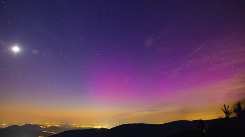 Nur noch schwaches Polarlicht von Kaltenbronn im Kreis Rastatt aus gesehen