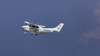 Startender Hagelflieger am Flughafen Stuttgart. Die Maschine gehört der Versicherung WGV und wird zur Hagelabwehr eingesetzt. (Archivbild)