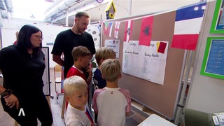 Kinder und Erwachsene beim Rechnen