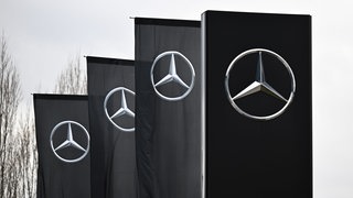 Mercedes-Benz Fahnen.