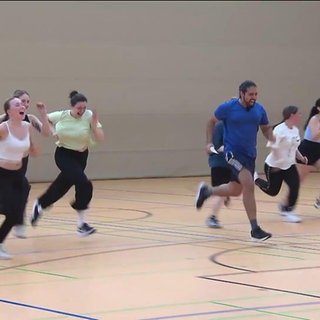 Lehrer mit Schülern