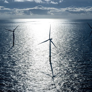 Der Offshore-Windpark Riffgat rund 15 Kilometer nördlich der Insel Borkum. Neben Windparks soll künftig auch CO2 im Meeresboden der Nordsee gespeichert werden. Das Land Baden-Württemberg hat sich nun für die Nutzung der umstrittenen CO2-Speicherung ausgesprochen.