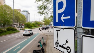 E-Scooter Abstellfläche in der Stuttgarter Innenstadt. (Symbolbild)