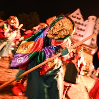 Die Eckhexen der Narrenzunft Aulendorf bei der Maskenbeschwörung am Hexeneck: Die schwäbisch-alemannische Fastnacht wird von den Narren am 6. Januar ausgerufen.