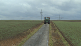 Jürgen Maurer ist in vierter Generation Landwirt und produziert auf 180 Hektar Feldfrüchte.