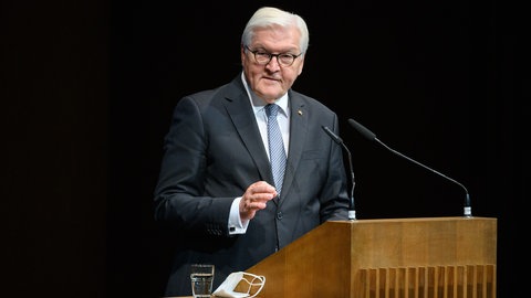 Bundespräsident Frank-Walter Steinmeier (Archiv). Er hat Luigi Toscano und Albrecht Weinberg eingeladen, da sie ihr Bundesverdienstkreuz zurückgeben wollen.