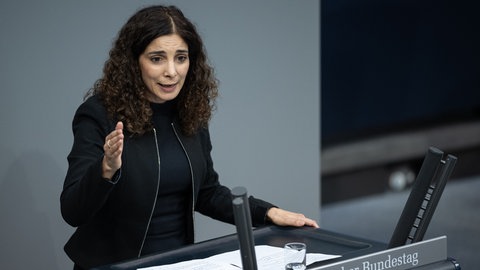 Jessica Tatti (Bündnis Sahra Wagenknecht), Mitglied des Deutschen Bundestages, spricht im Bundestag. Sie will Partei-Landesvorsitzende des BSW in BW werden. 