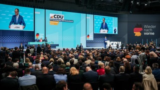 Friedrich Merz, Unions-Kanzlerkandidat und CDU-Bundesvorsitzender, spricht beim 37. Bundesparteitag der CDU.