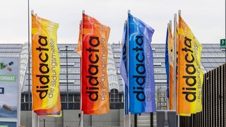 Fahnen vor der didacta 2023