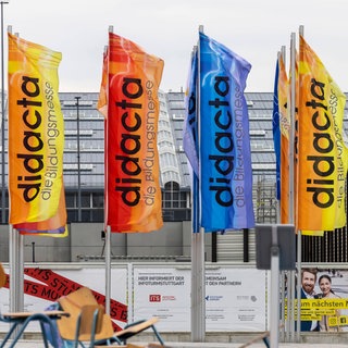 Fahnen vor der didacta 2023