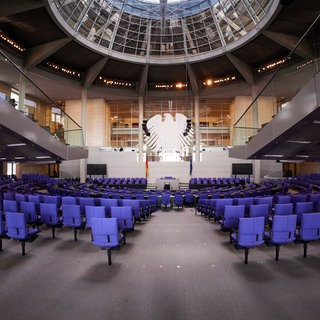 Der Plenarsaal des Reichstagsgebäude. Durch die Wahlrechtsreform wird der 21. Bundestag deutlich kleiner. 