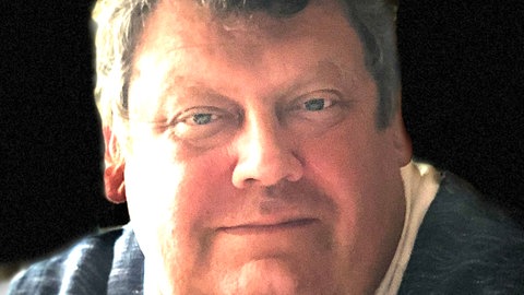 Andreas Gering ist Schwimmlehrer und leitet seit 23 Jahren die Schwimmschule Pinguin in Ludwigsburg.