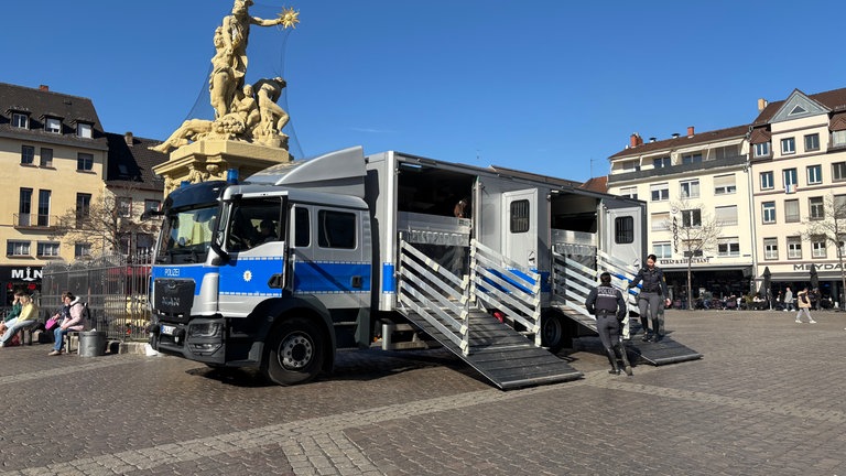Großaufgebot der Polizei in der Mannheimer Innenstadt.