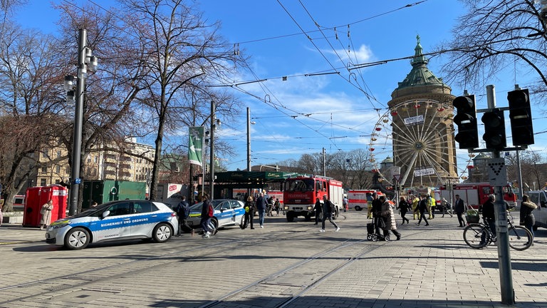 Ein Großeinsatz der Polizei in Mannheim.