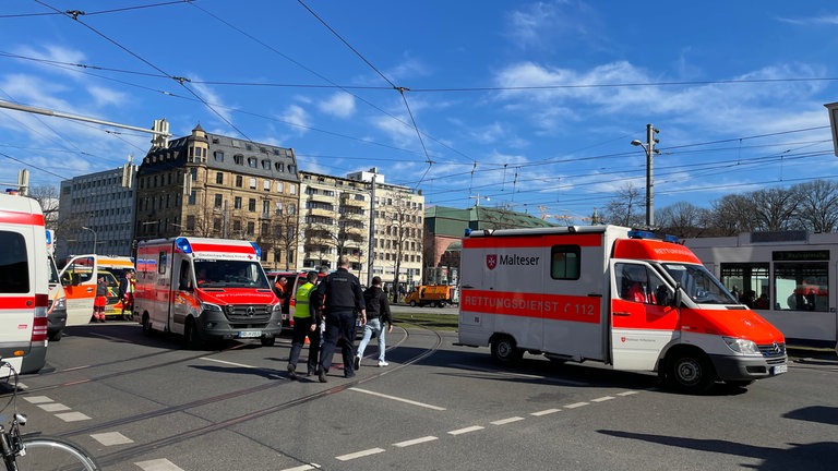 Rettungskräfte in der Mannheimer Innenstadt.