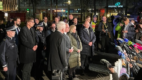 Nach der Autoattacke in Mannheim äußern sich Innenministerin Nancy Faeser (SPD), BW-Ministerpräsident Winfried Kretschmann (Grüne), BW-Innenminister Thomas Strobl (CDU) und Mannheims OB Christian Specht (CDU) auf der Pressekonferenz.