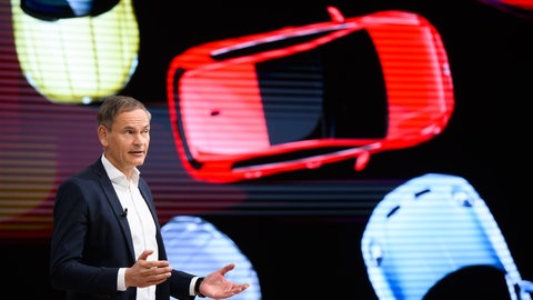 Oliver Blume, Vorstandsvorsitzender der Volkswagen AG und Porsche AG, spricht bei der Jahrespressekonferenz der Volkswagen Group