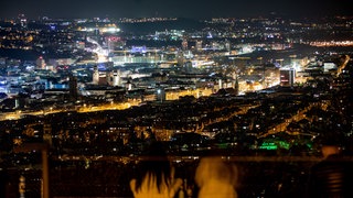 Earth Hour: Blick auf die Stadt Stuttgart im Dunkeln.