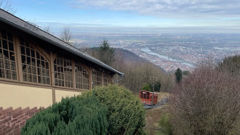 Blick von der Bergbahn-Station Königstuhl über Heidelberg