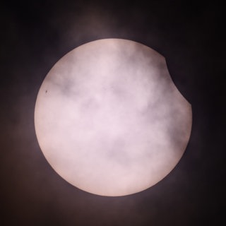 Am Samstag begeistert eine partielle Sonnenfinsternis Deutschland. Im Osten ist sie gut zu sehen - in BW bedecken dichte Wolken den Himmel.
