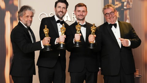 Paul Lambert, Stephen James, Rhys Salcombe und Gerd Nefzer aus Schwäbisch Hall (v. l. n. r.) sind Oscar-Gewinner für die besten visuellen Effekte für "Dune: Teil Zwei". 