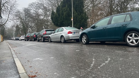Spiegelglatte Gehsteige und Fahrbahnen: Wie auf dieser Straße in Stuttgart-West gab es an vielen Orten in der Region Blitzeis.