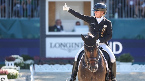 Archivbild - Isabell Werth freut sich über ihren Sieg auf dem Maimarktturnier 2023