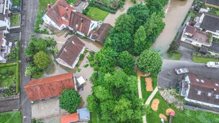 Hochwasser in BW: 2024 war der Fluss Lein über die Ufer getreten und hat die Gemeinde Täferrot überschwemmt.
