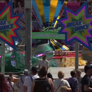 Ein Fahrgeschäft auf dem Frühlingsfest