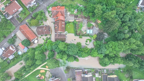 Die Überflutungen in Baden-Württemberg haben in 2024 große Schäden an Gebäuden angerichtet. (Archivbild)