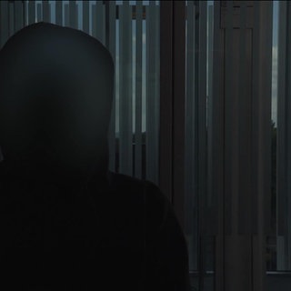 Eine betroffene Frau spricht über Erpressung mit KI-generierten Pornobildern