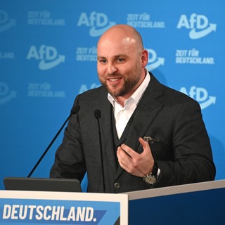 Markus Frohmaier (AfD) bei seiner Rede zu einer Wahlkampf-Veranstaltung.