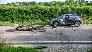 Eine Unfallstelle auf der Bahnhofstraße in Böbingen an der Rems. 