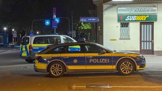Polizeiautos am Bahnhof in Durlach