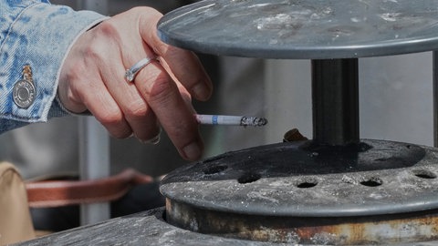 Baden-Württembergs Landesregierung plant ein neues Gesetz für den Nichtraucherschutz. Demnach soll in mehr Bereichen das rauchen verboten werden.