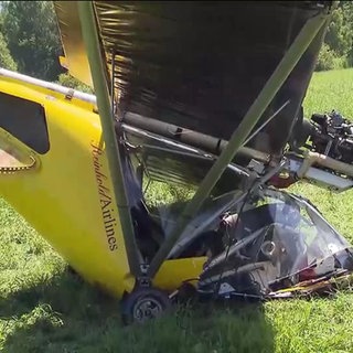 Zerstörtes Kleinflugzeug nach einem Absturz