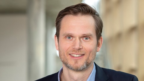 Porträtfoto von Matthias Peissner: Er leitet am Fraunhofer Institut für Arbeitswirtschaft und Organisation (IAO) in Stuttgart den Forschungsbereich Mensch-Technik-Interaktion.