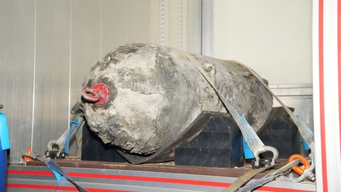 Auf der Autobahnbaustelle in Böblingen wurde eine Fliegerbombe aus dem Zweiten Weltkrieg gefunden. Sie wurde am späten Donnerstagabend erfolgreich entschärft.