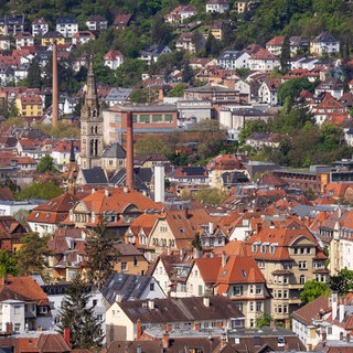 Symbolbild: Stadtansicht von Stuttgart mit vielen Wohnhäusern. Durch eine Wiedervermietungsprämie wurden gut 600 Wohnungen in BW reaktiviert.