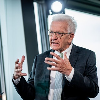 Ministerpräsident Winfried Kretschmann beim SWR-Sommerinterview 2025 auf dem Stuttgarter Fernsehturm