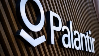 Symbolbild: Das Logo von Palantir Technologies, einem börsennotierten amerikanischen Softwareunternehmen, das sich auf Big-Data-Analysen spezialisiert hat. 